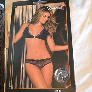 Mapalé Women's Black and Purple Lace Bra Set